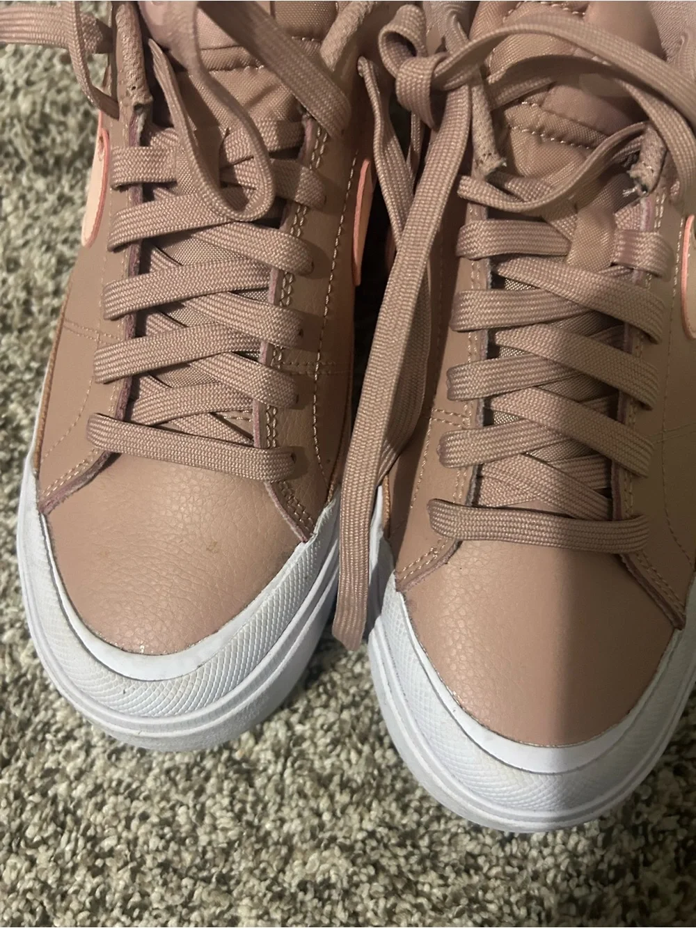 Nike Court Legacy Platform Women’s Low-Top Sneakers in Dusty Rose and White